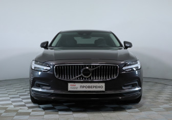 Подержанный автомобиль Volvo S90 2021 года (8 фото)
