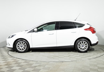 Подержанный автомобиль Ford Focus Hatchback 2014 года (8 фото)