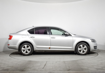 Подержанный автомобиль Skoda Octavia Liftback 2016 года (4 фото)