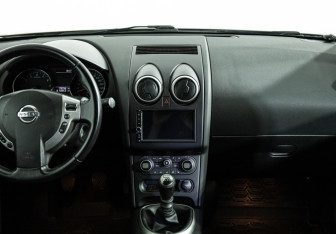 Подержанный автомобиль Nissan Qashqai 2010 года (14 фото)