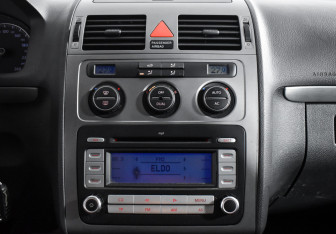 Подержанный автомобиль Volkswagen Touran 2007 года (16 фото)