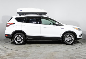 Подержанный автомобиль Ford Kuga 2016 года (4 фото)