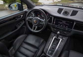Подержанный автомобиль Porsche Macan 2019 года (9 фото)