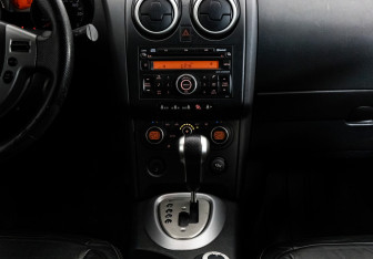 Подержанный автомобиль Nissan Qashqai 2008 года (11 фото)