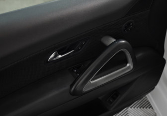 Подержанный автомобиль Volkswagen Scirocco 2011 года (17 фото)