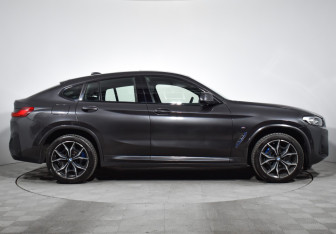 Подержанный автомобиль BMW X4 2021 года (4 фото)