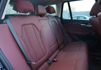 Подержанный автомобиль BMW X3 2024 года (11 фото)