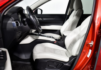 Подержанный автомобиль Mazda CX-5 2017 года (10 фото)