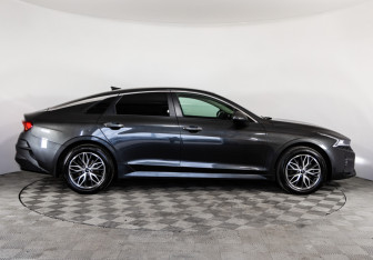 Подержанный автомобиль Kia K5 2021 года (4 фото)