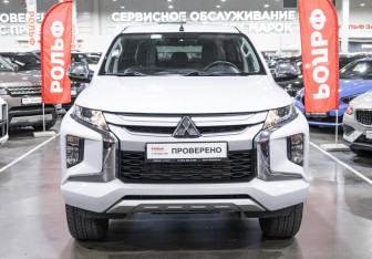 Подержанный автомобиль Mitsubishi L200 2021 года (6 фото)