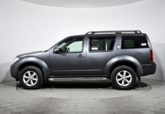 Подержанный автомобиль Nissan Pathfinder 2013 года (8 фото)