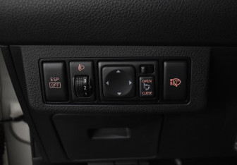 Подержанный автомобиль Nissan Tiida Hatchback 2013 года (17 фото)