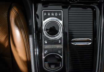 Подержанный автомобиль Jaguar XJ 2016 года (46 фото)