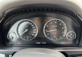 Подержанный автомобиль BMW X5 2013 года (16 фото)