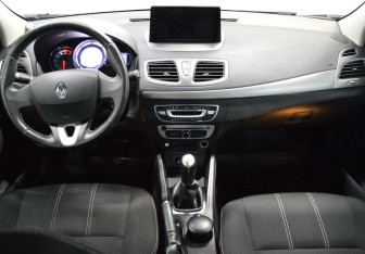 Подержанный автомобиль Renault Fluence 2013 года (14 фото)