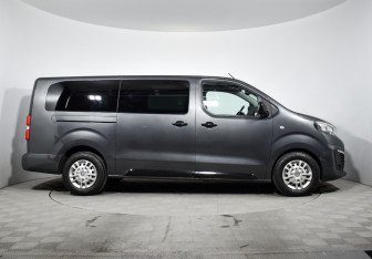 Подержанный автомобиль Peugeot Traveller 2018 года (4 фото)