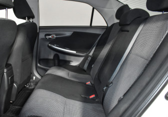 Подержанный автомобиль Toyota Corolla Sedan 2012 года (14 фото)