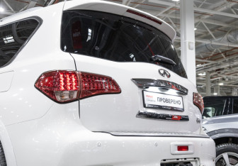 Подержанный автомобиль Infiniti QX80 2014 года (12 фото)