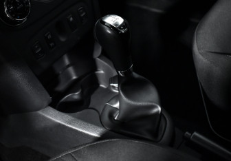 Подержанный автомобиль Renault Sandero 2018 года (11 фото)