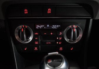 Подержанный автомобиль Audi Q3 2012 года (15 фото)