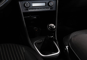 Подержанный автомобиль Volkswagen Polo Sedan 2015 года (13 фото)