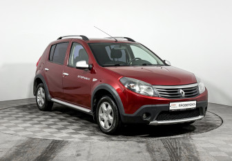 Подержанный автомобиль Renault Sandero 2014 года (3 фото)