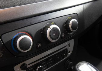 Подержанный автомобиль Renault Fluence 2014 года (12 фото)