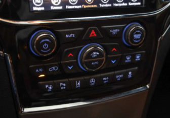 Подержанный автомобиль Jeep Grand Cherokee 2021 года (20 фото)