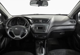 Подержанный автомобиль Kia Rio Hatchback 2017 года (10 фото)