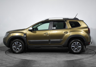 Подержанный автомобиль Renault Duster 2022 года (8 фото)