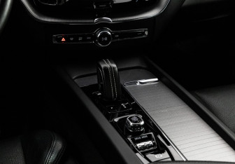 Подержанный автомобиль Volvo XC60 2019 года (15 фото)