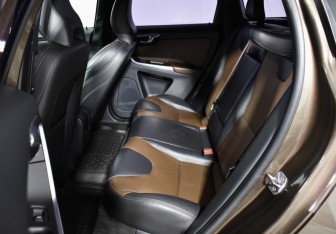 Подержанный автомобиль Volvo XC60 2017 года (11 фото)