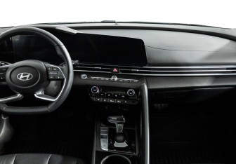 Подержанный автомобиль Hyundai Elantra Sedan 2024 года (14 фото)