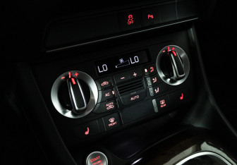 Подержанный автомобиль Audi Q3 2012 года (17 фото)