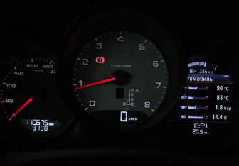 Подержанный автомобиль Porsche Macan 2014 года (20 фото)