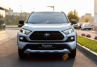 Новый Toyota RAV4 2025 (15 фото)