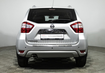 Подержанный автомобиль Nissan Terrano 2018 года (6 фото)