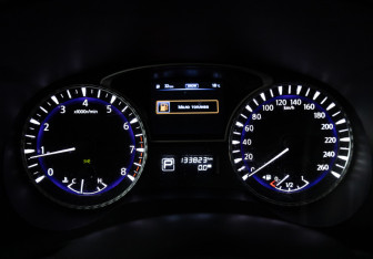 Подержанный автомобиль Infiniti QX60 2014 года (12 фото)