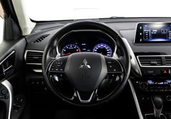 Подержанный автомобиль Mitsubishi Eclipse Cross 2018 года (12 фото)