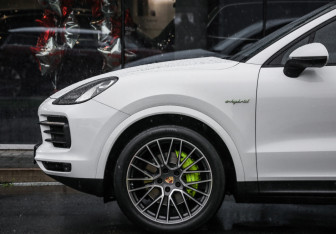 Подержанный автомобиль Porsche Cayenne 2021 года (10 фото)
