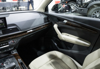 Подержанный автомобиль Audi Q5 2017 года (14 фото)