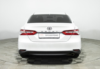 Подержанный автомобиль Toyota Camry Sedan 2021 года (6 фото)