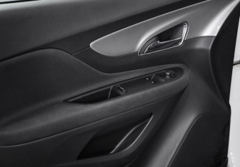 Подержанный автомобиль Opel Mokka 2014 года (17 фото)
