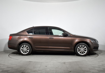 Подержанный автомобиль Skoda Octavia Liftback 2017 года (4 фото)