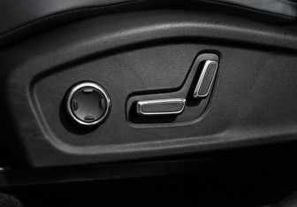 Подержанный автомобиль Geely Atlas 2023 года (16 фото)