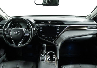 Подержанный автомобиль Toyota Camry Sedan 2018 года (13 фото)