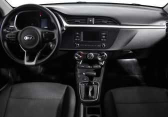 Подержанный автомобиль Kia Rio Sedan 2020 года (15 фото)