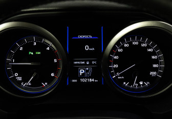 Подержанный автомобиль Toyota Land Cruiser Prado 2014 года (30 фото)