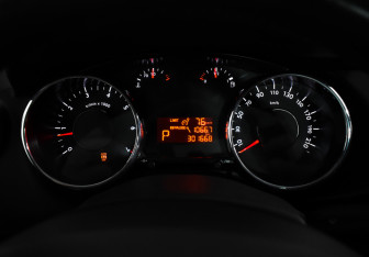 Подержанный автомобиль Peugeot 3008 2012 года (16 фото)
