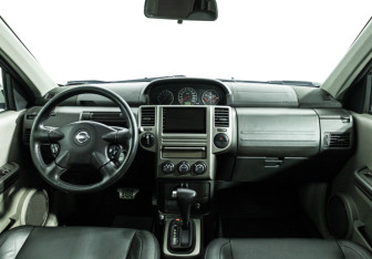 Подержанный автомобиль Nissan X-Trail 2006 года (13 фото)